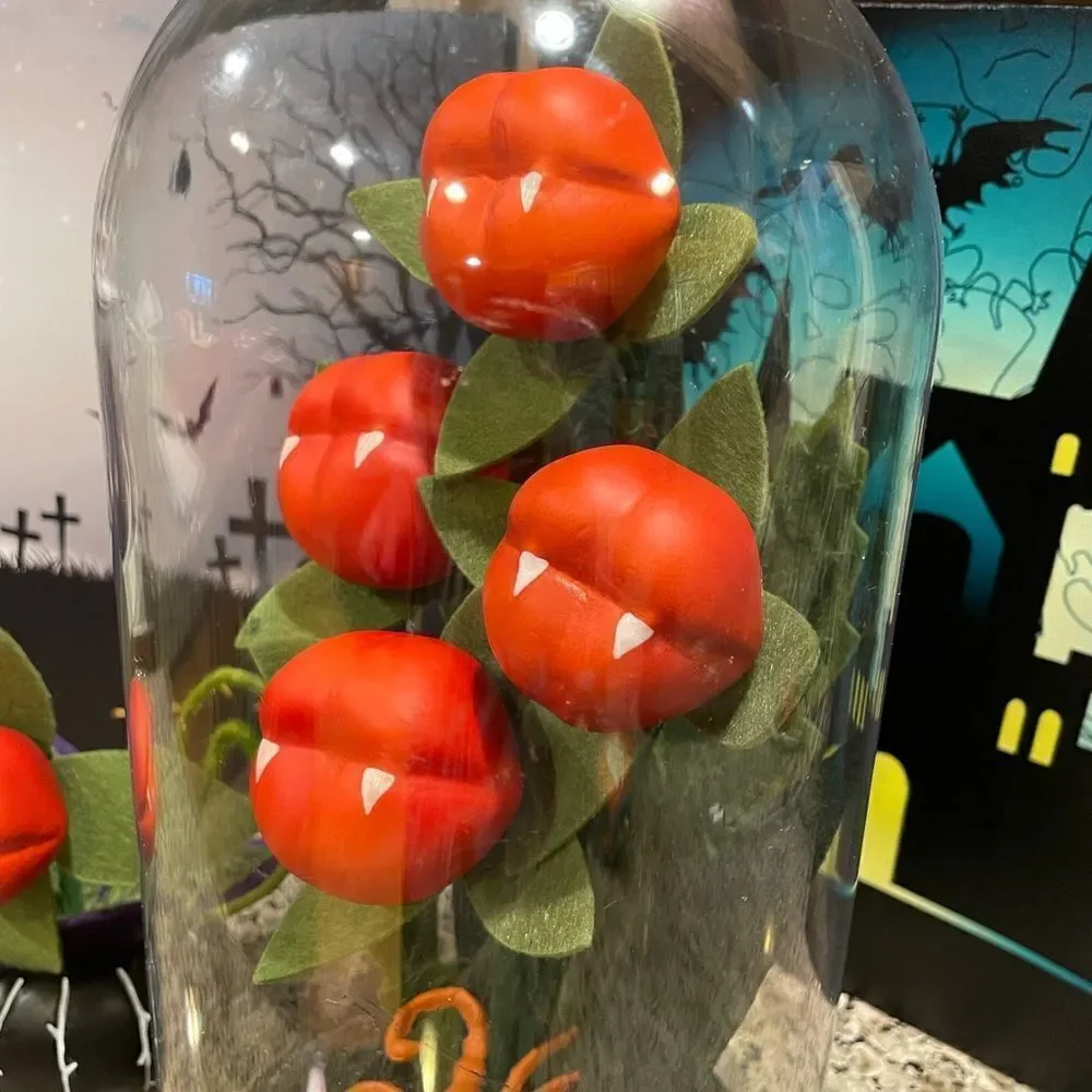 Hyde and EEK Kiss Of Death Vampire Lips Cloche Plant Set 2021 COOL Halloween
